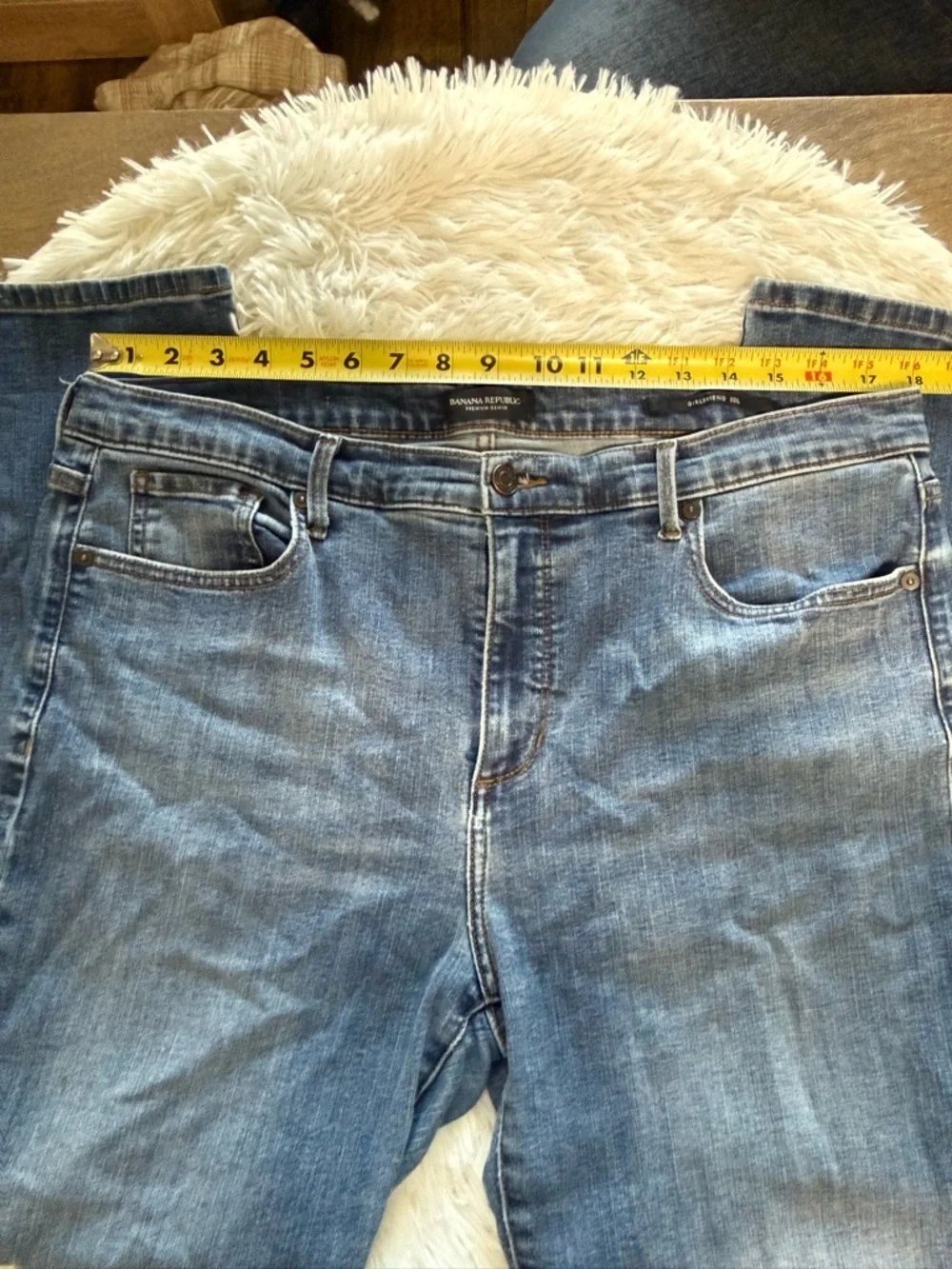 Banana Republic Woman’s girlfriend Blue Denim Jeans 33L